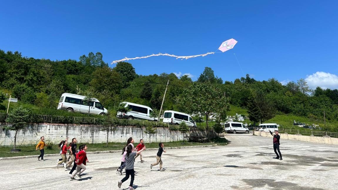 Okulumuzda Geleneksel Çocuk Oyunları Şenlikleri Yapıldı